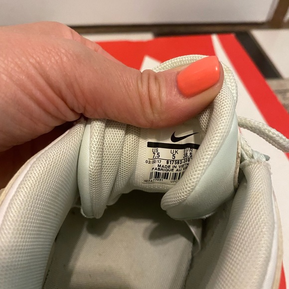 Nike uptown light green and white - Picture 4 of 9